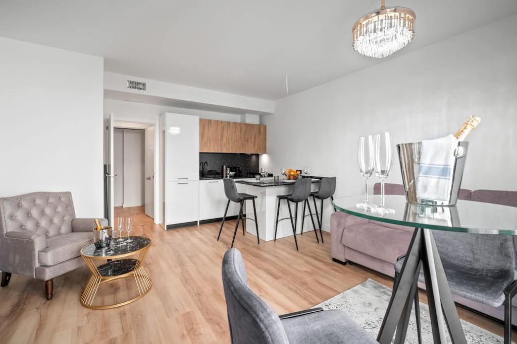 In The Heart Puerto Banus Luxurious Apartment
